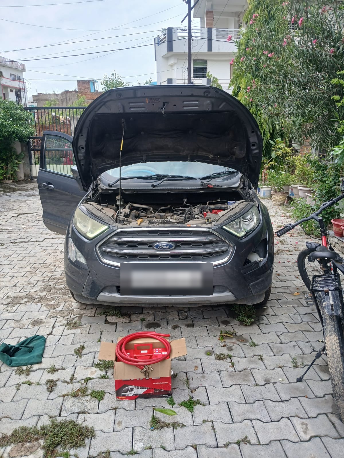 Ford EcoSport with bonnet open during OnRoads India battery jump start service
