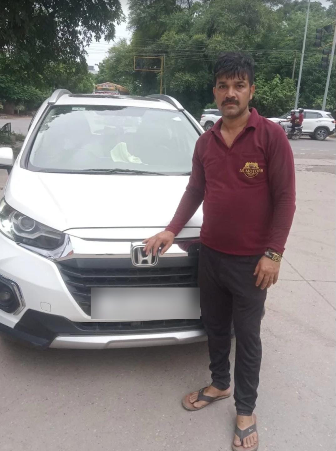 OnRoads India technician standing beside a white Honda after on-site roadside assistance
